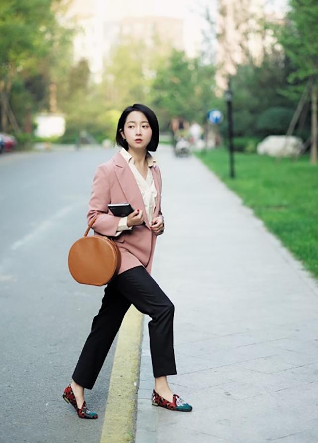 乐福鞋穿的显老气,今年流行什么款式乐福鞋