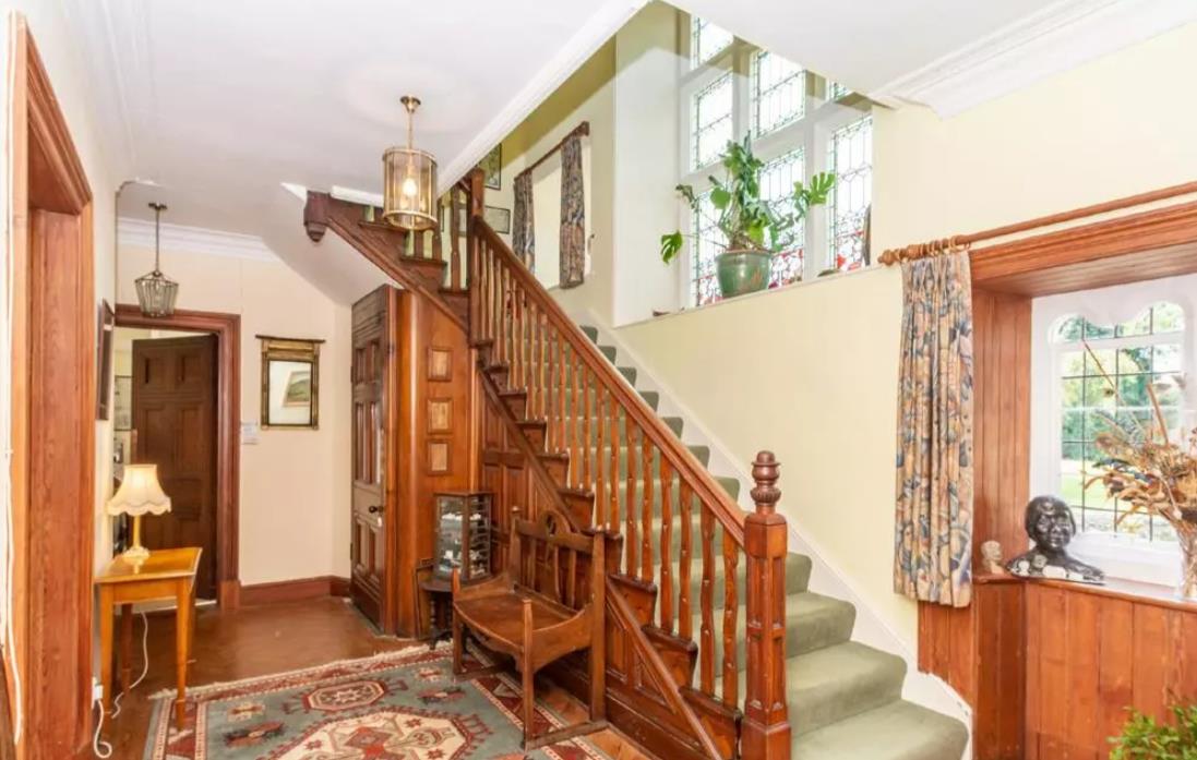 在英国100人民币能买到什么,100万英镑在英国能买什么房子