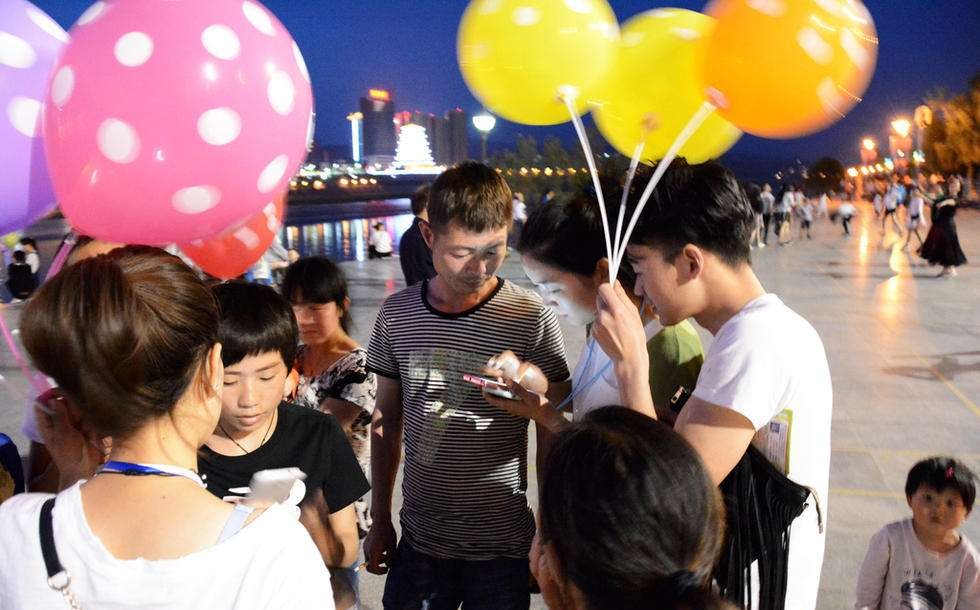 扫码送孩子气球,扫码送气球后续