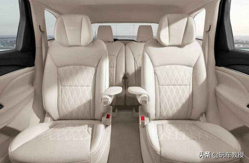 十万家用7座性价比最高的suv推荐,这2款高大威猛的同门7座suv你选谁