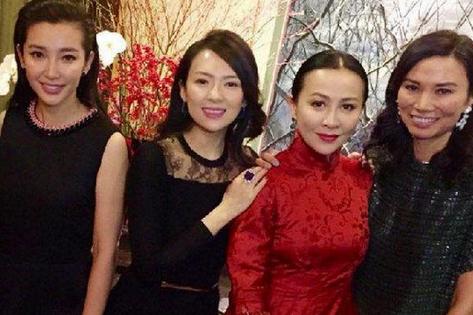 从“父女恋”到“母子恋”，这个52岁女人把自己活成了美国萧亚轩