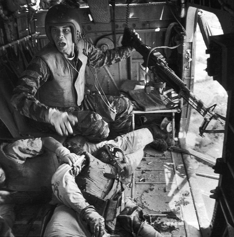 美军飞行员阵亡，机枪手情绪失控：与洋基爸爸13一起骑行