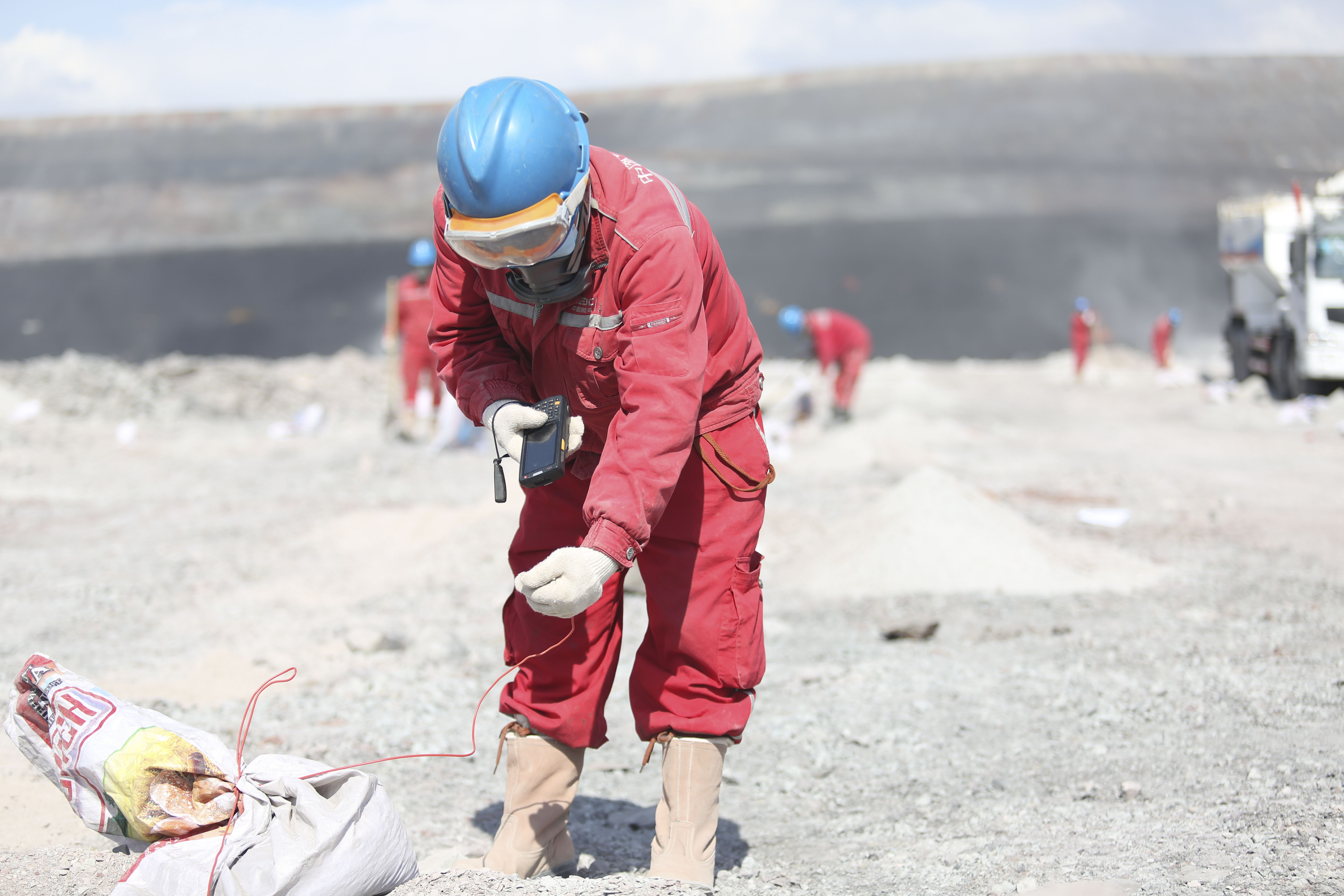 *破爆**先锋”撼动天山南北