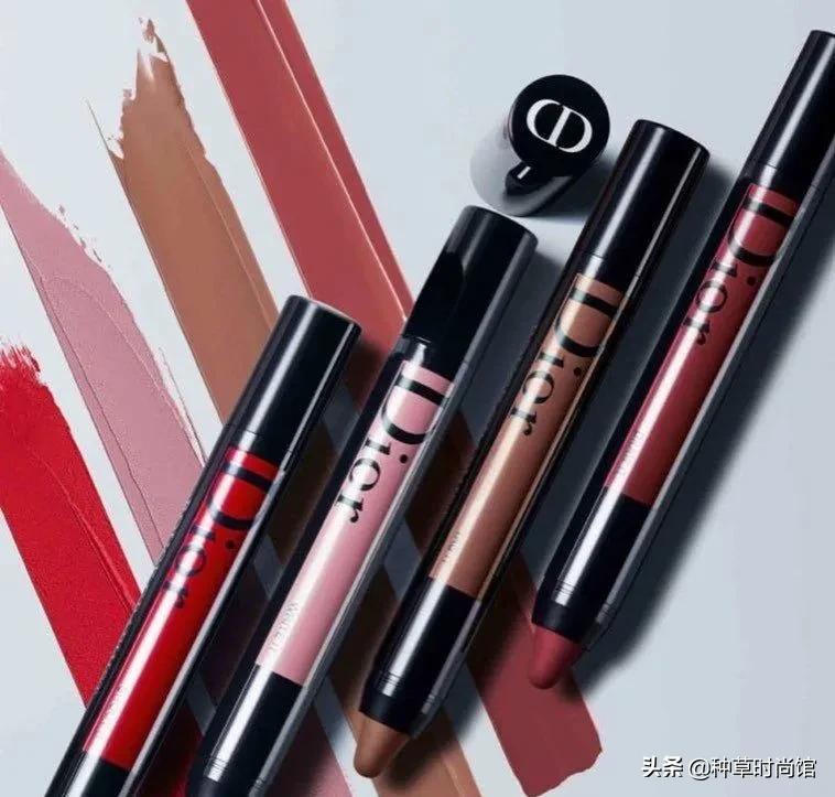 没有秋天的奶茶但有秋天口红,秋天的一杯奶茶口红