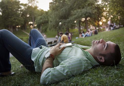 跑完步腿抖是怎么回事,跑完步双腿僵硬怎么回事