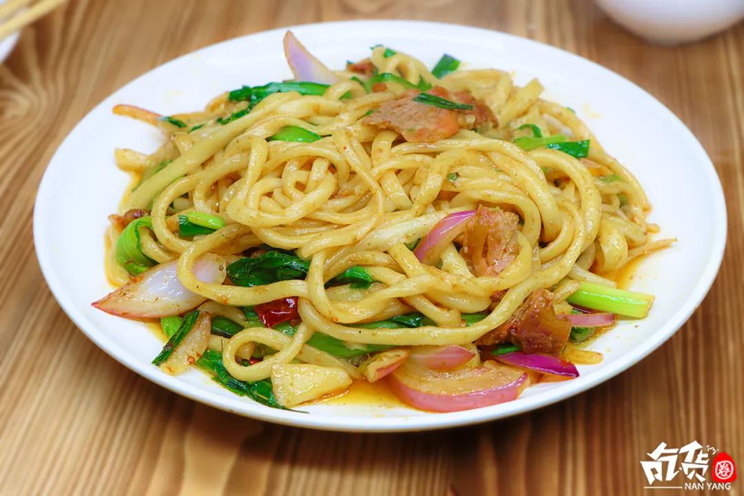 南阳老字号牛肉汤秘制烩面店,南阳第一家牛肉汤烩面