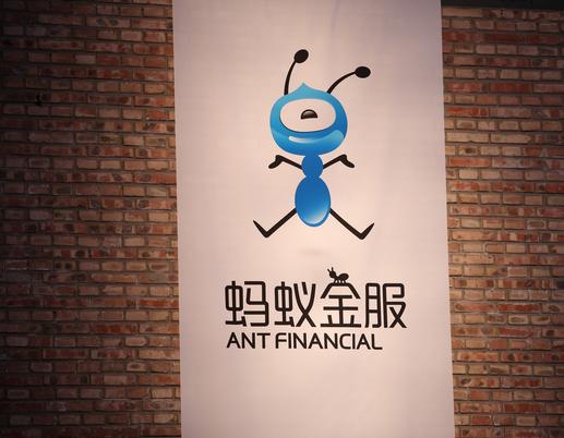 拍网贷广告劝农民工坐飞机,怂恿农民工升舱