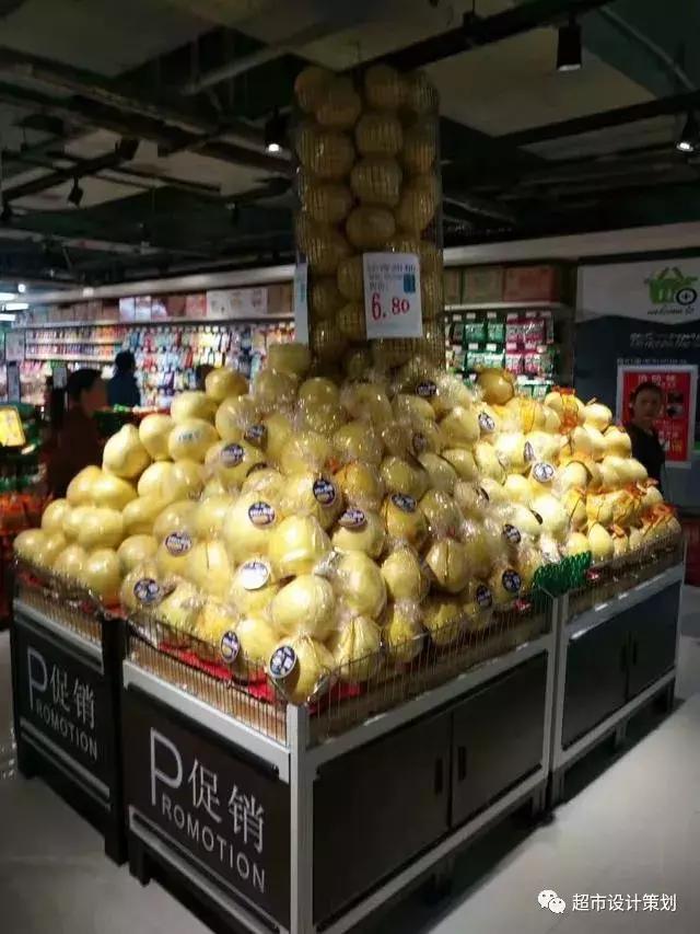 一组超市陈列图,超市肉品区陈列与摆放