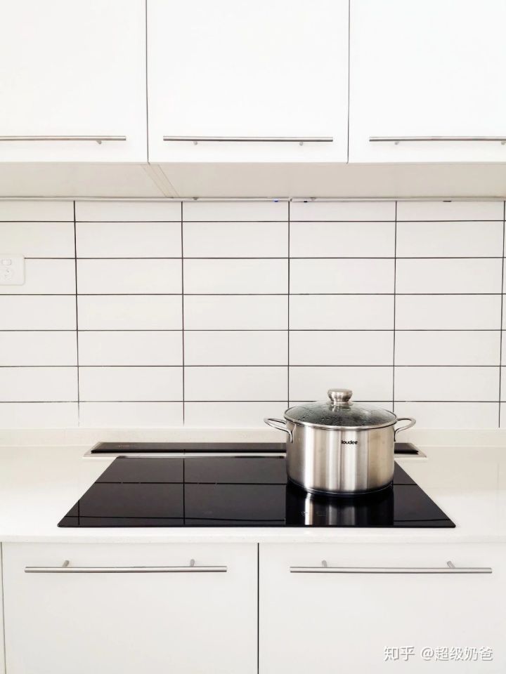 她买下40㎡自己住​，功能一个不少，却能住出100㎡的宽敞