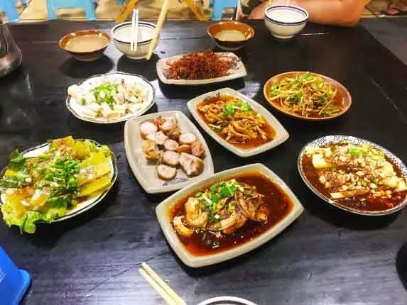 重庆各个区域好耍好吃的推荐,重庆哪有好吃好玩的地方