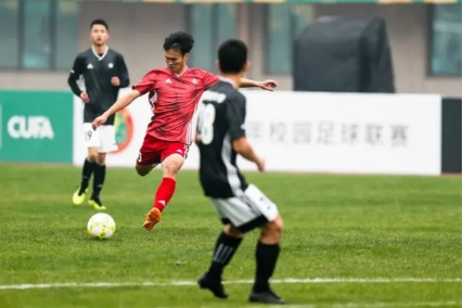 国青水平中学生放弃俱乐部试训上名牌大学，错了吗？