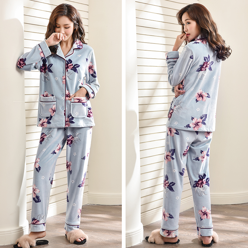 别急着买衣服,天气转凉了秋装先买两套穿起来