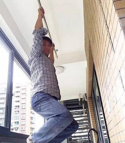 晾衣杆的卖家秀能有多沙雕？商家：钱退你，求你把评论删了