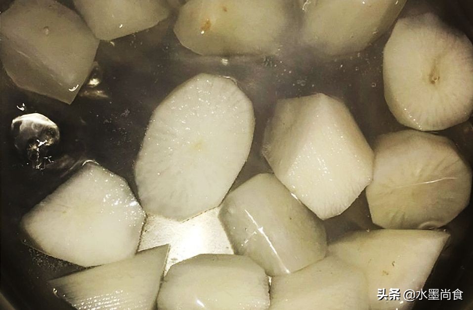 白萝卜怎样炖汤才能又甜又软,如何让白萝卜炖汤脆脆的