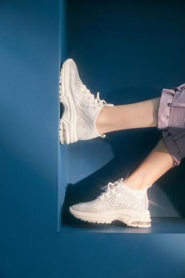 真美诗2024新款复古水钻牛皮,真美诗英伦风单鞋