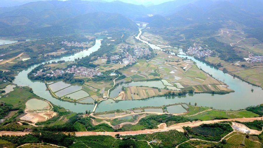 再下一证！鹅城百色分公司获颁司机点点网约车牌照