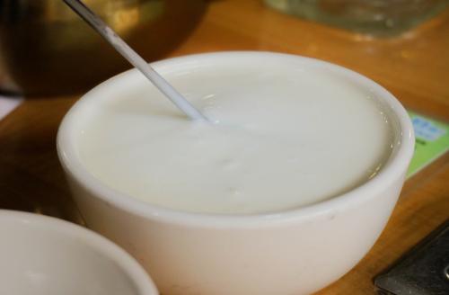 孩子长青春痘时正确的处理方法,青春期孩子长青春痘烦躁