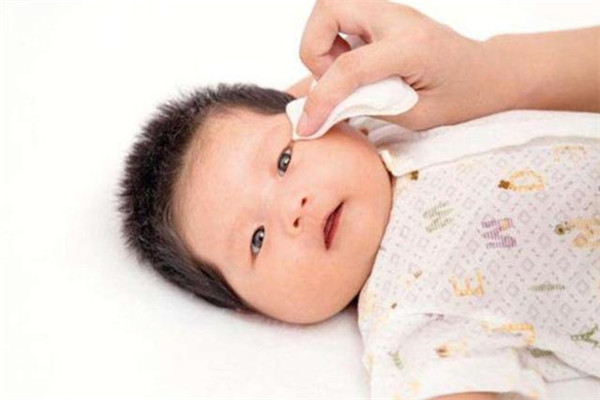 宝宝误拿502胶水滴眼睛怎么办,宝宝误将502滴到眼睛怎么办