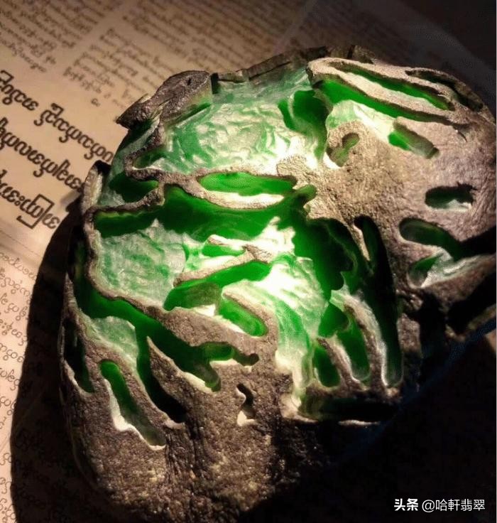 翡翠原石流氓开窗,翡翠原石开流氓窗是什么意思