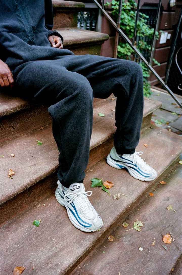 reebok锐步鞋纯黑色,锐步reebok篮球鞋怎么样