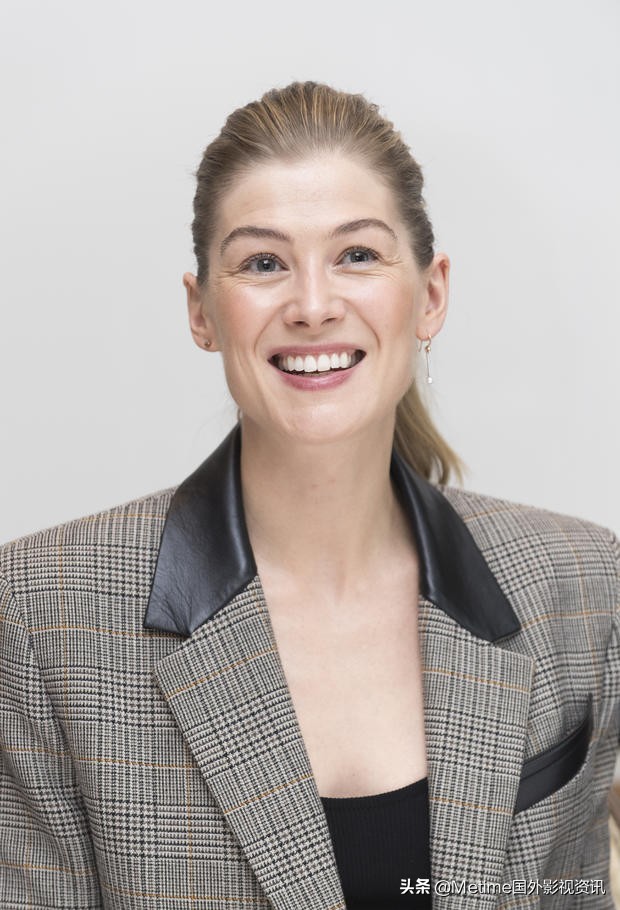 裴淳华演护士,裴淳华演战地女记者