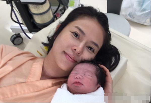 又一女星官宣结婚,知名女星官宣三胎