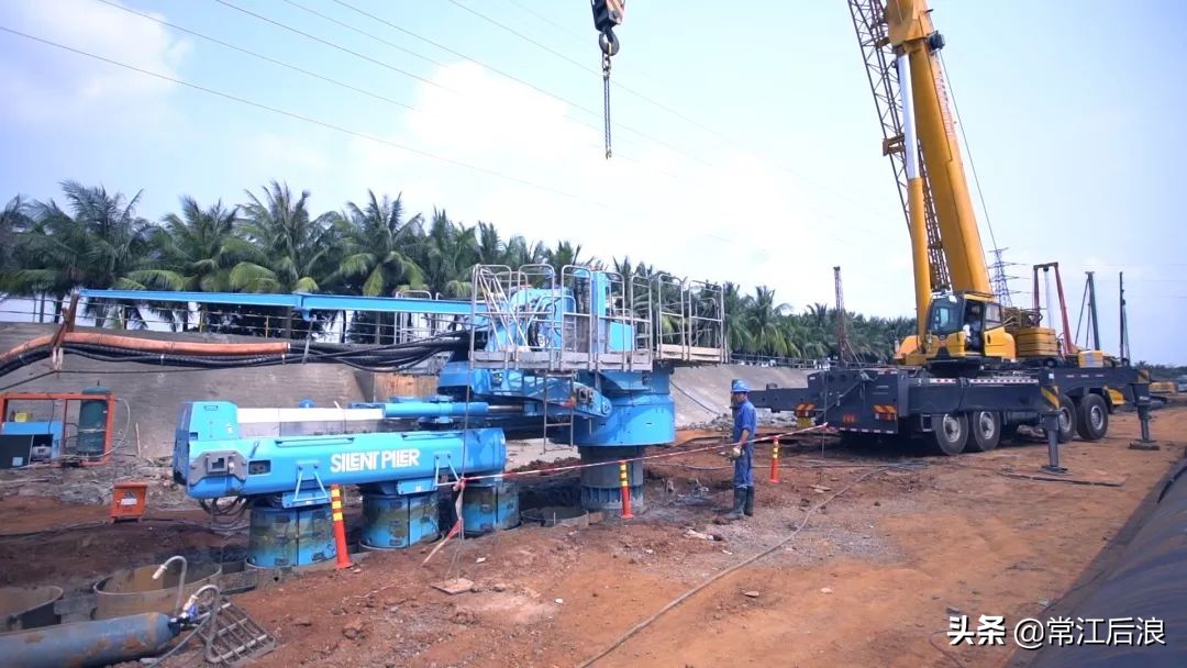 钢管静压桩机,技研静压植桩机植入工法