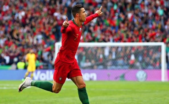 c罗再现惊人弹跳有多高,年轻的c罗有多能过人