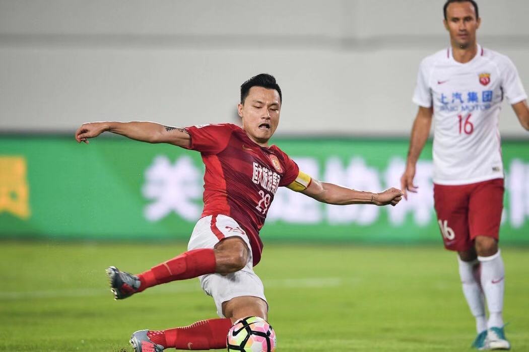 国足近10年来最好的前锋之一，球盲过滤器郜林