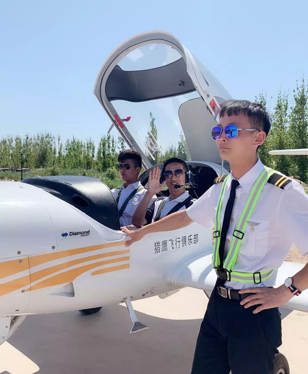 七夕情人热吻60秒，免费让TA获取空中体验开飞机十分钟资格