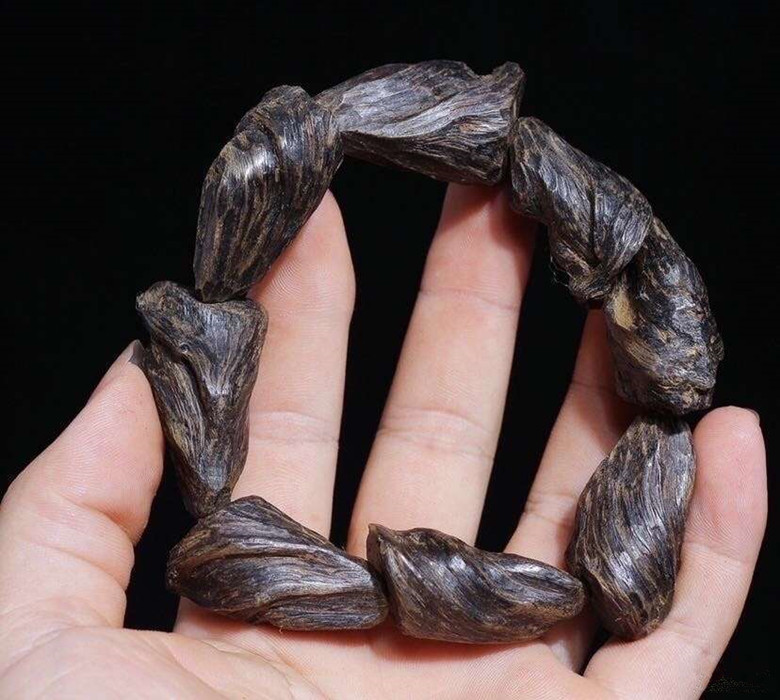 沉香为啥价格差那么多,沉香算是顶级文玩吗