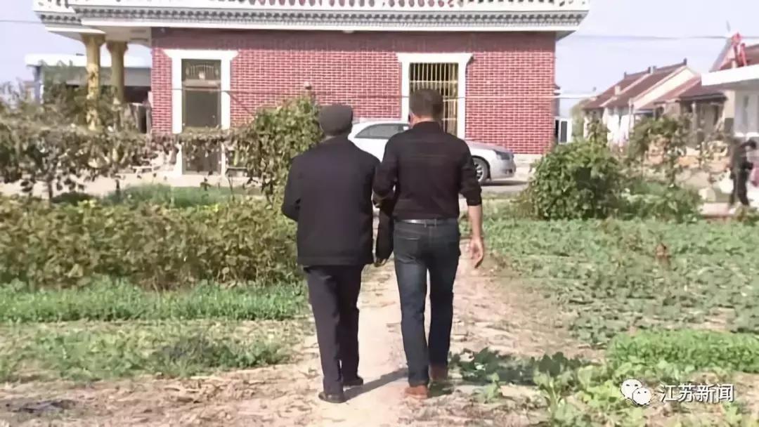 监控拍下不可告人的一幕,监控拍下的这一幕看哭了所有人