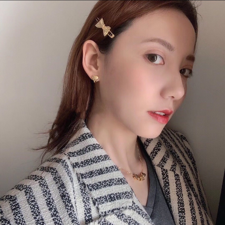 蝴蝶结发饰复古风,时尚百搭复古蝴蝶结