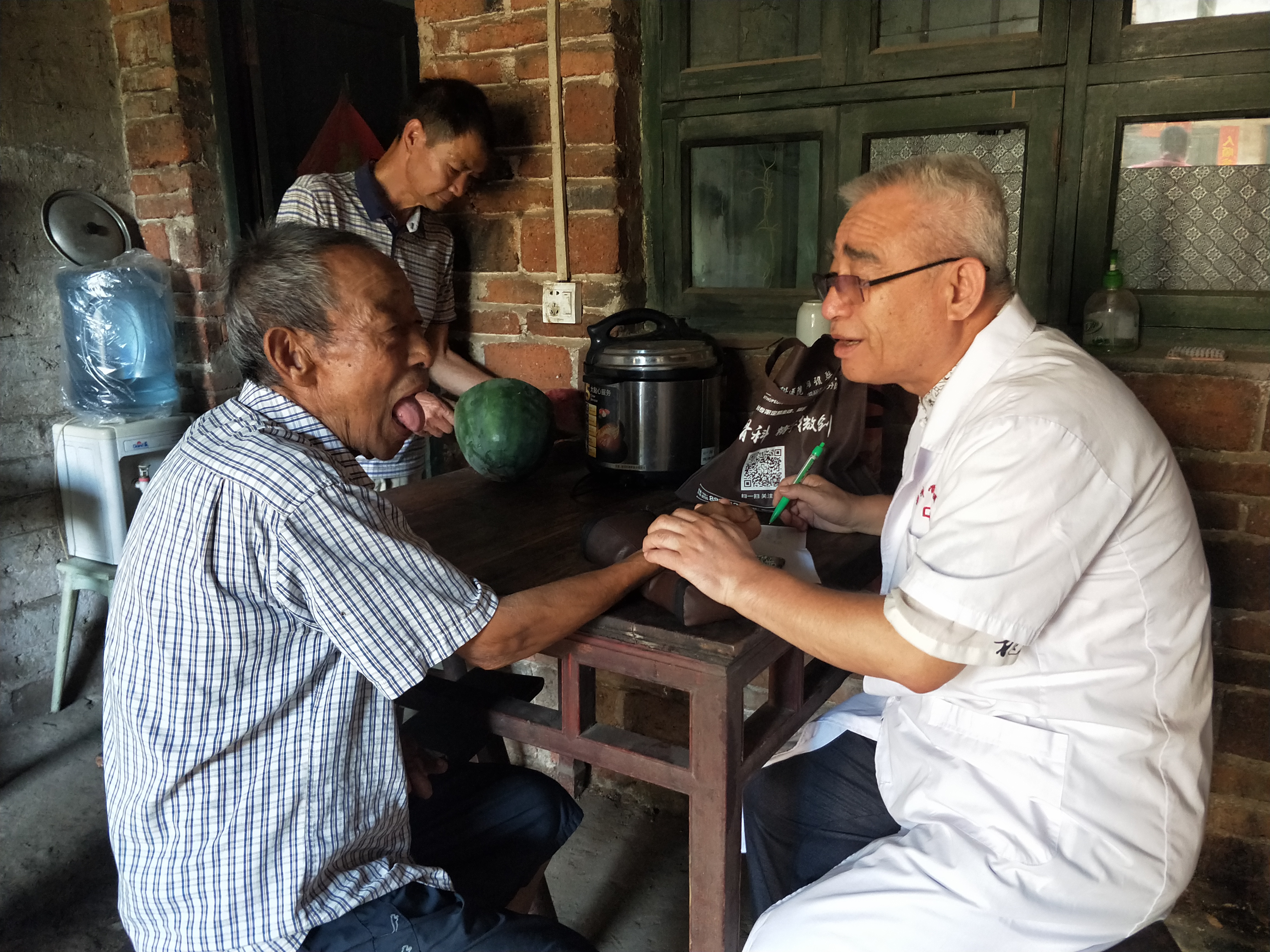 郴州骨科医院做这些这么多老军人为什么要盯着