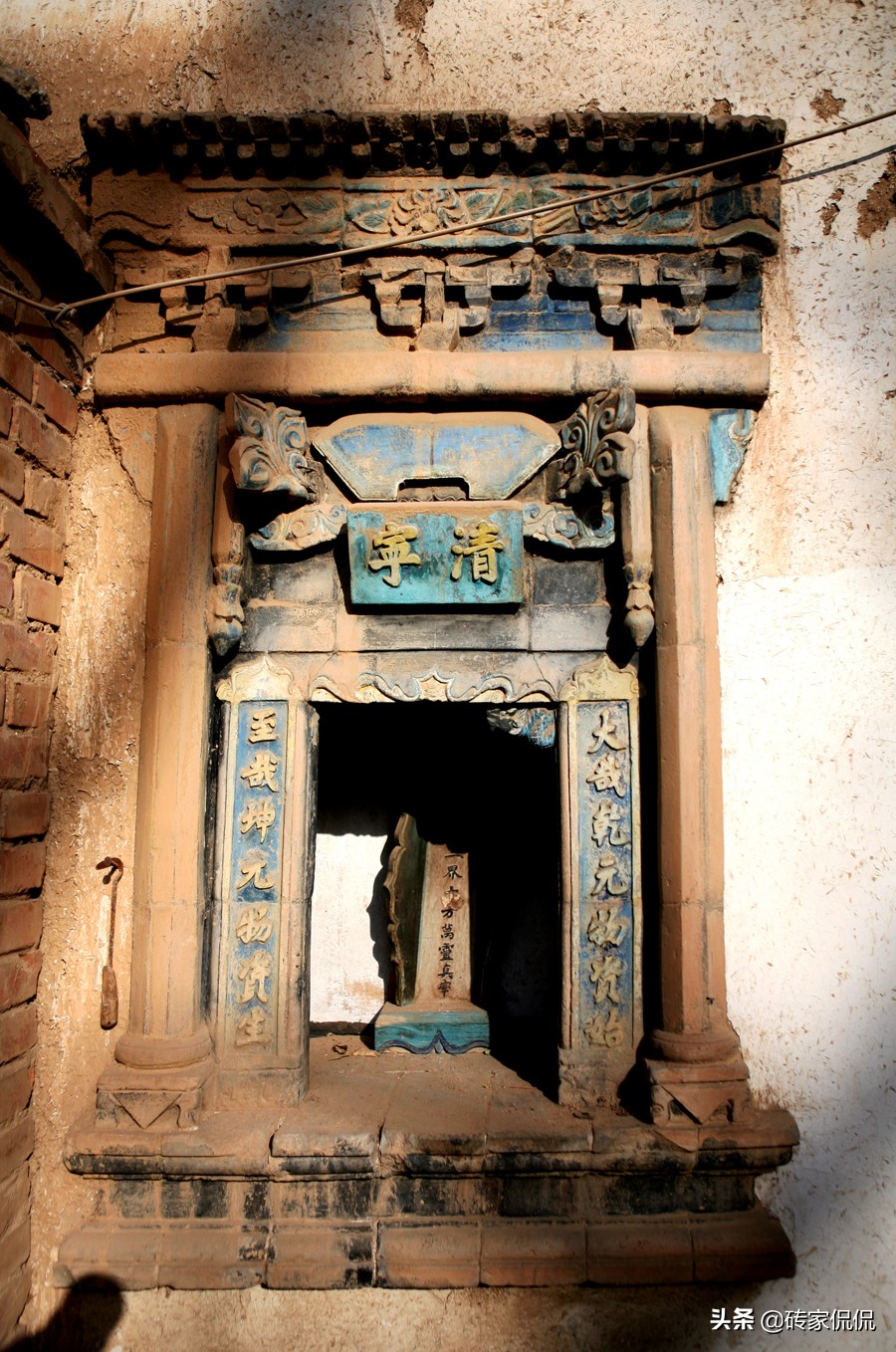 南方农村堂屋的神龛,中国北方民居院内的天爷地爷