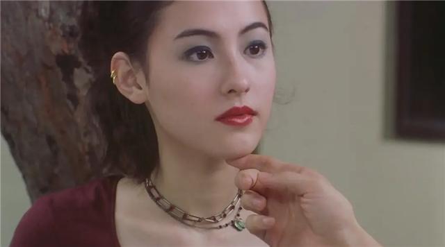 喜剧之王周星驰我养你画面,周星驰喜剧之王一个人在屋内片段