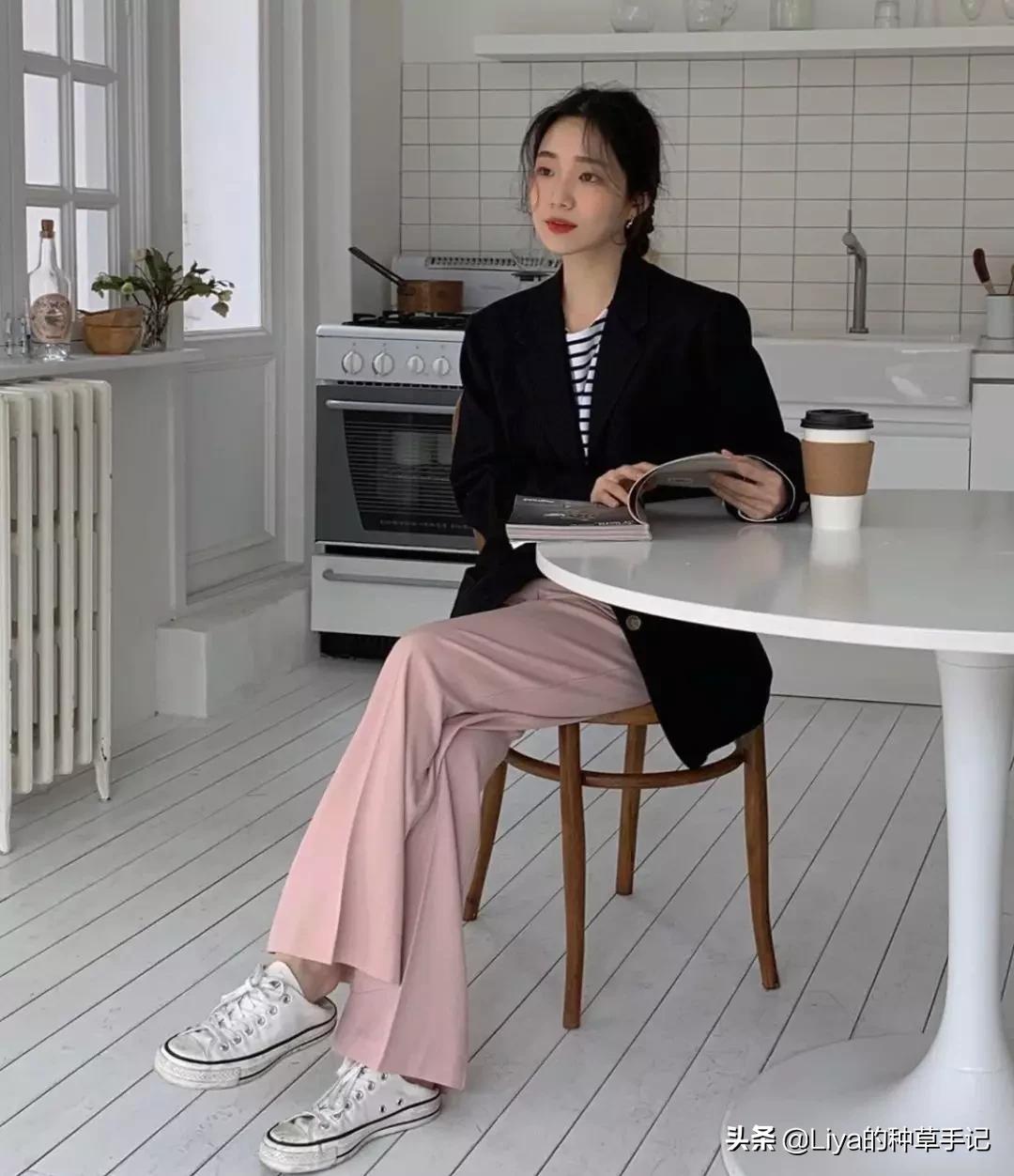 衬衣九分裤今春王炸cp巨洋气,卫衣小白鞋今秋王炸组合超洋气