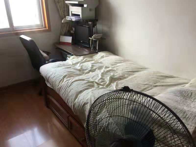 无一官半职，近20年里用智慧和心力奉献杭州，现在他悄悄地走了