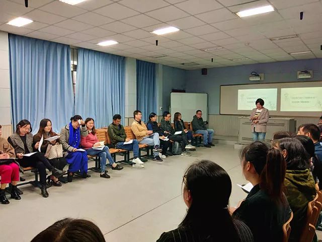 迎春中学初一家长会,迎新年活动家长进课堂