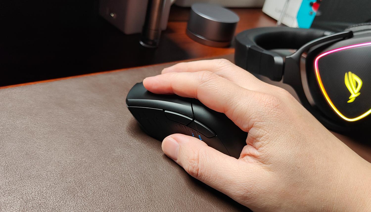 游戏宅理想桌面,电竞头戴式耳机rog棱镜s