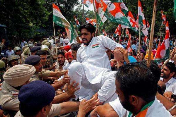 印度富人区美女和穷人区对比,印度富人和贫民窟的差距