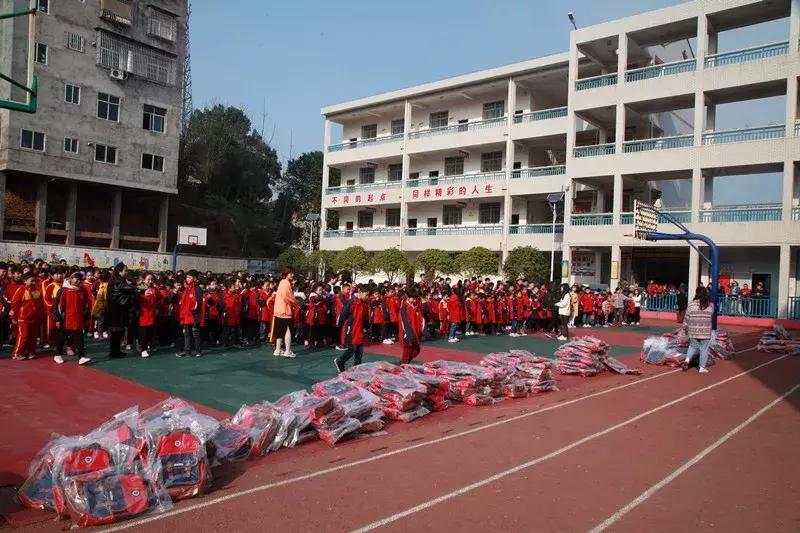 十年树木百年树人丨abc360学员献爱心，让大山里的孩子背上新书包