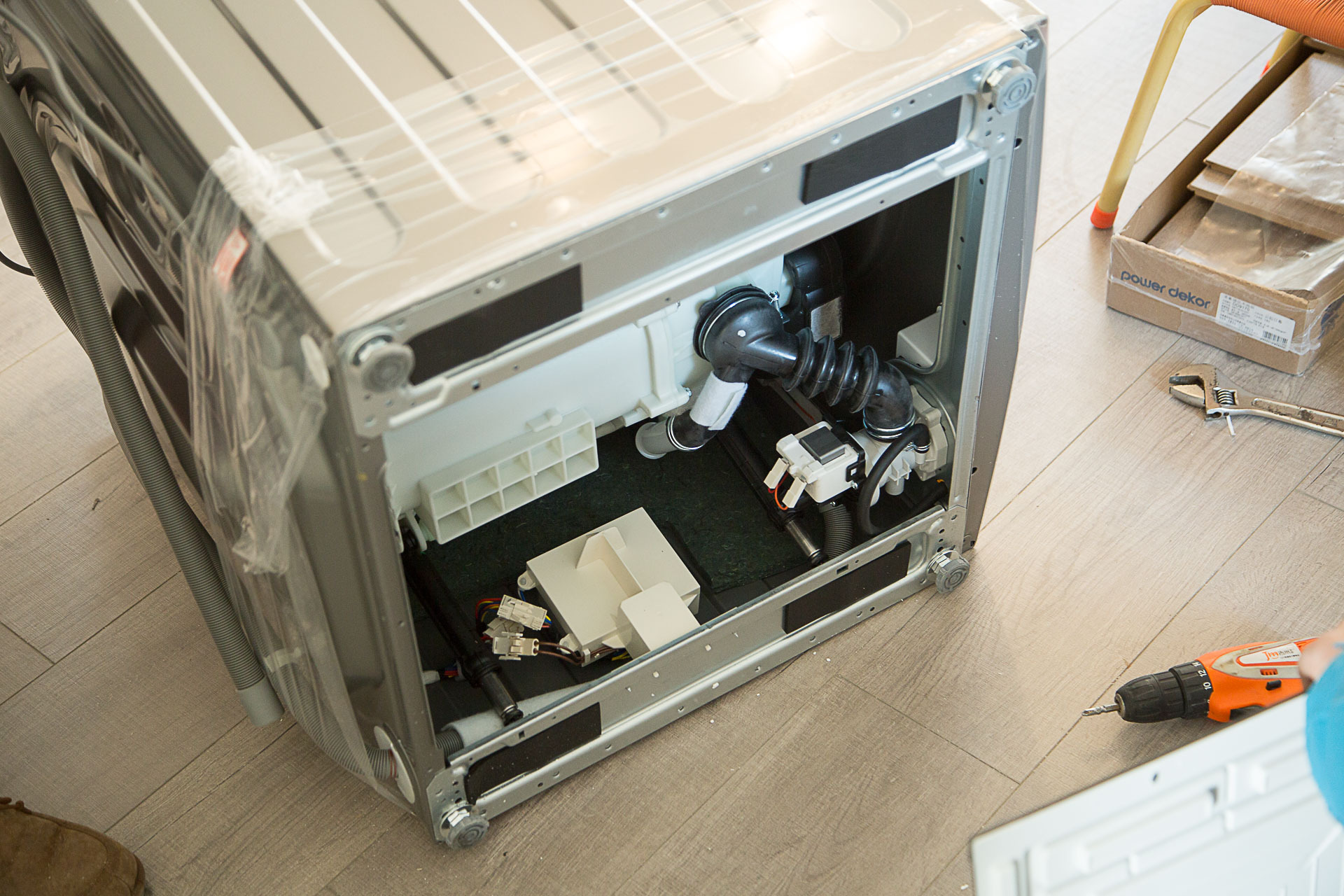 美的挂壁式洗烘洗衣机,美的洗烘一体洗衣机直驱