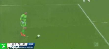 国足庆祝胜利的视频,国足赢了搞笑视频