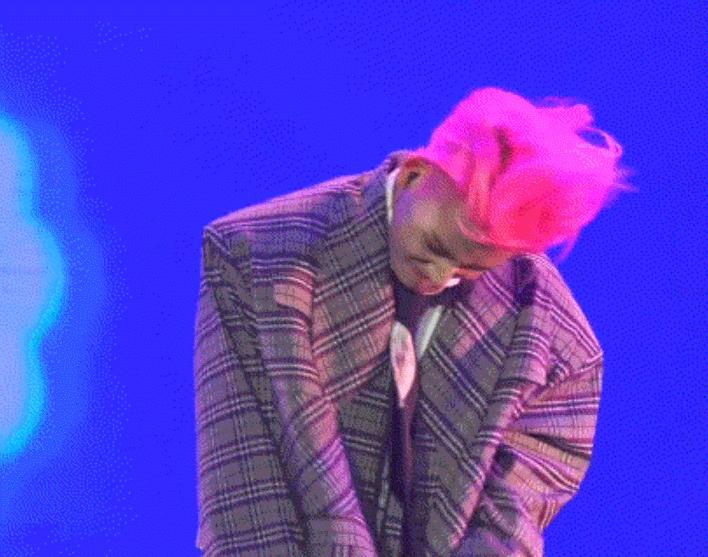 演戏全脸抽搐的男明星,男星晕倒翻白眼