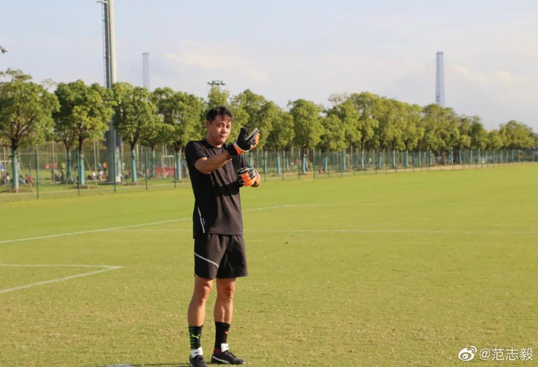 亚洲足球先生又上热搜了：我要越活越野