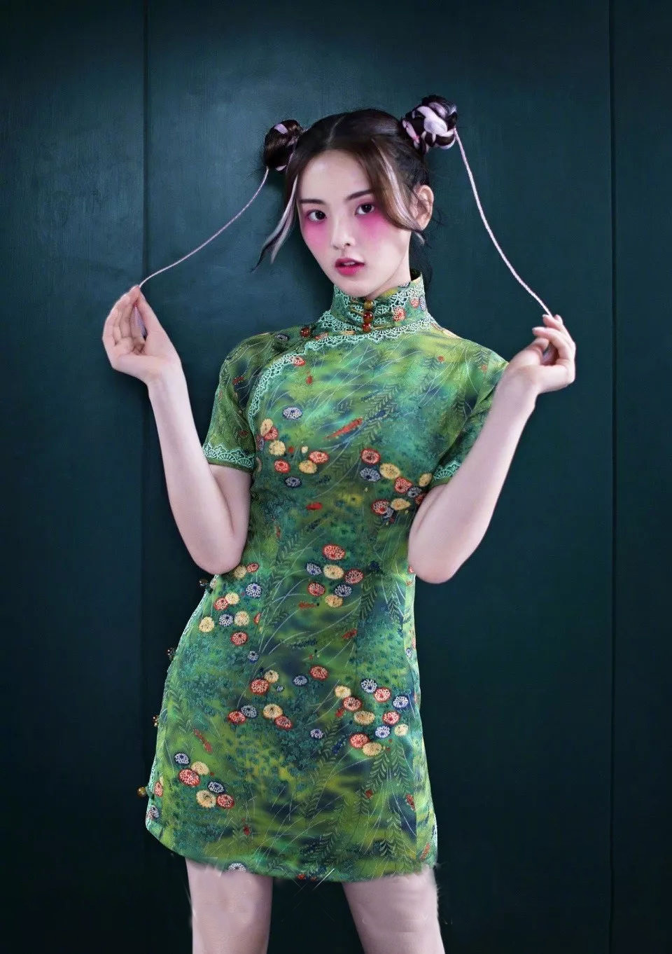 何雯娜梁超夫妻相,何雯娜和老公的婚纱照