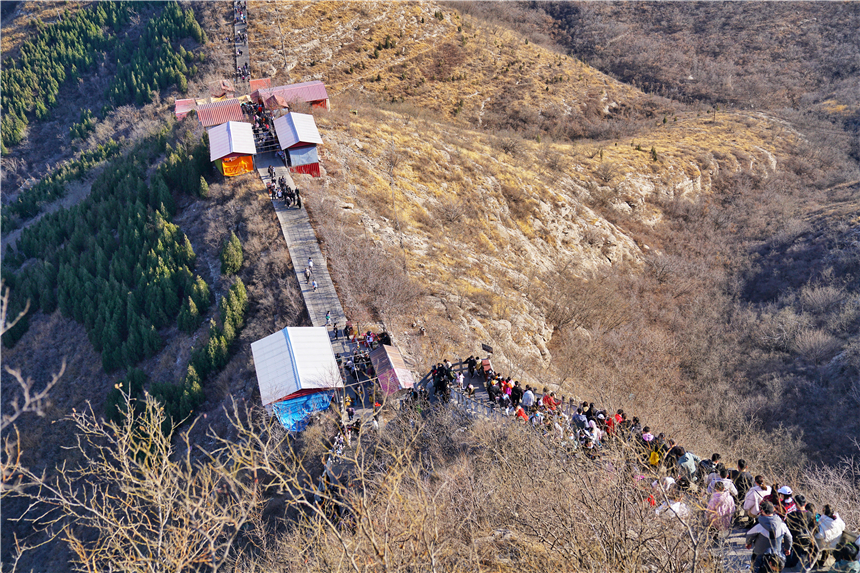石家庄是一个神奇的地方,河北的神奇山峰