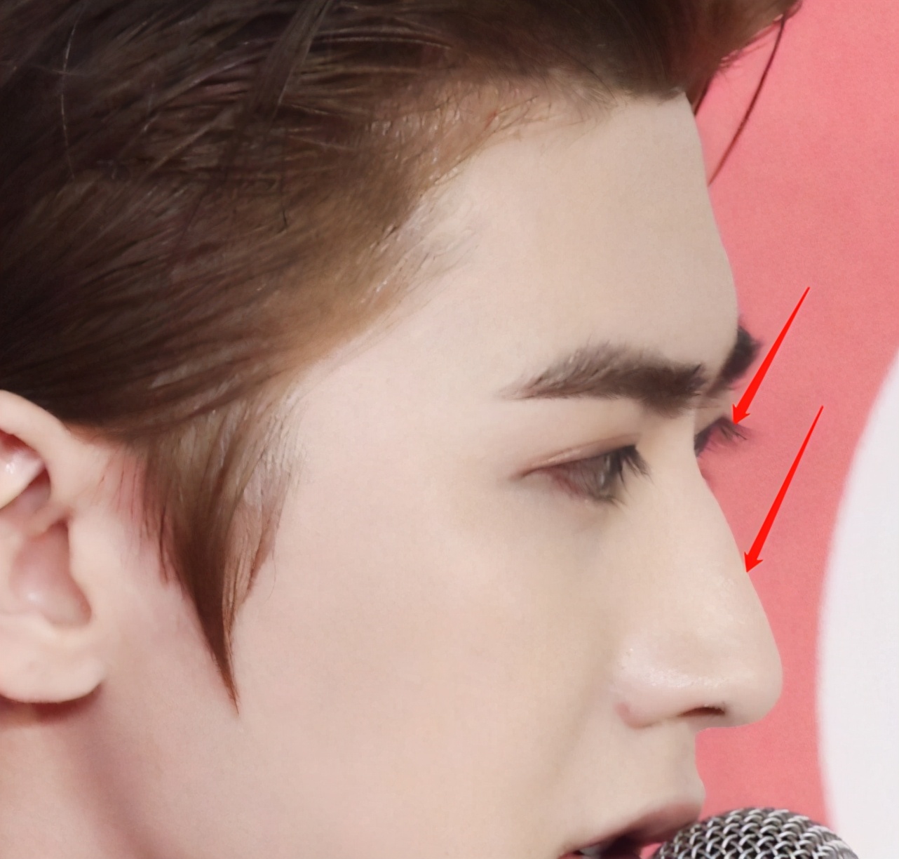 蔡徐坤受邀风尚大典,里衣失踪粉丝不淡定,生图神似男版芭比娃娃