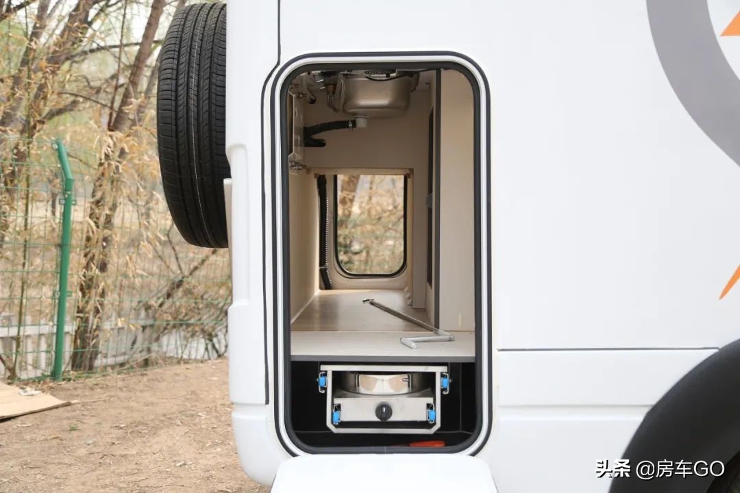 2.0t自动挡四驱越野房车13万左右,2.0t发动机8at轻卡房车